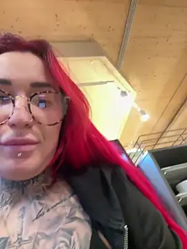 Mia-Fuchs Pertunjukan Webcam