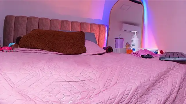 _linda_milk_ Live XXX-Chat