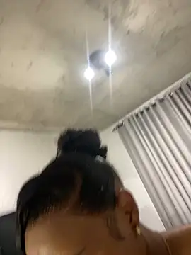 Mercedes_555 Chat XXX in diretta