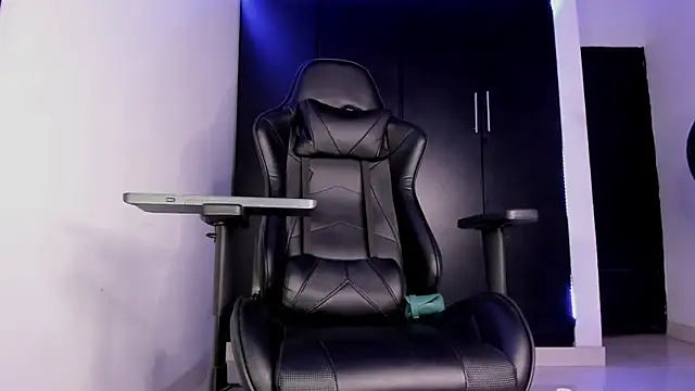 Chat +18 de Liam_Mateo ao vivo