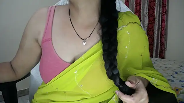 Sexy_HouseWifee Adlı Modelin Canlı XXX Sohbeti