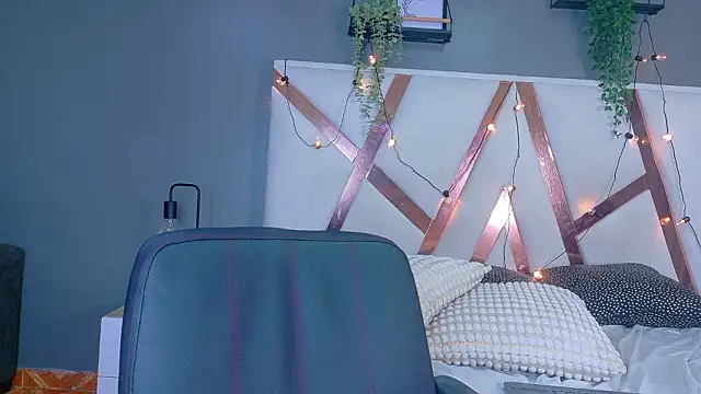 Show modela EmmaLou__ na web-kameri