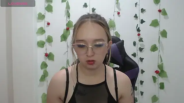 Liaroberts1 Live XXX-chat