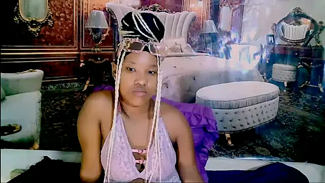 EroticSexyPrada Adlı Modelin Canlı XXX Sohbeti