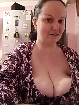 BustyLadyAlmaのライブXXXチャット