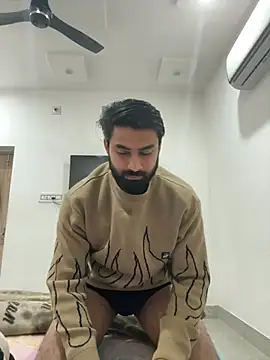 hottestboy03 Show in webcam