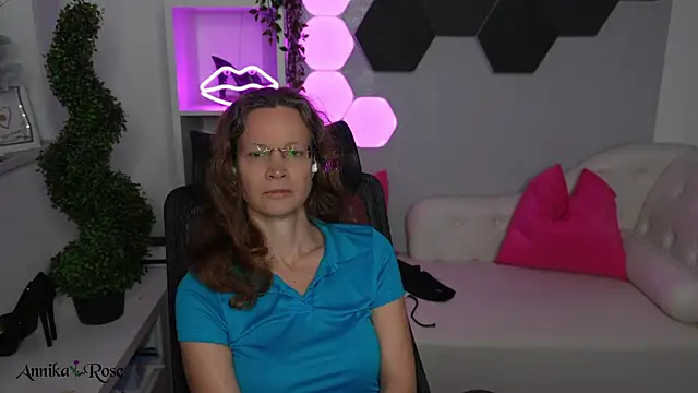 AnnikaRose live XXX chat
