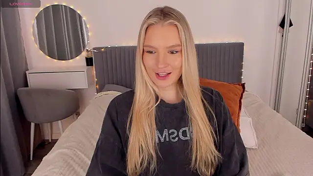 XXX chat uživo modela CassieRayss