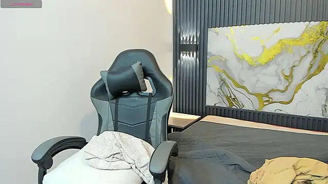 TaylerMiles Show in webcam