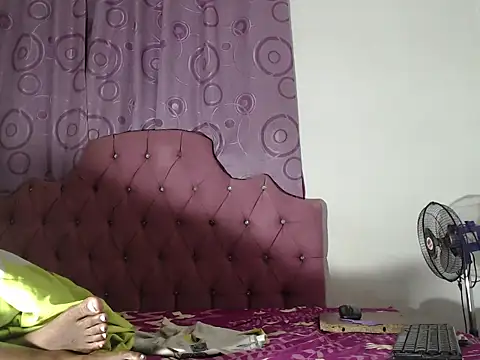 DannaTs1: διαδικτυακό σόου στην κάμερα