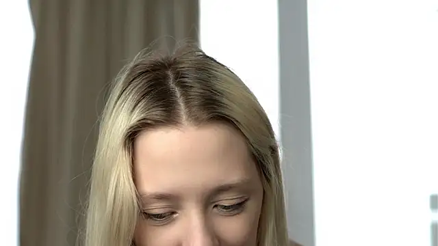 XXX chat uživo modela LeeryWonder