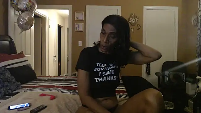 DivatheSnakecharmer: διαδικτυακό σόου στην κάμερα