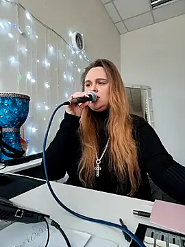 Juicy_PeachLux Adlı Modelin Canlı XXX Sohbeti