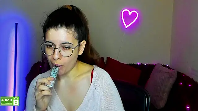 Aminabeatris webcam show