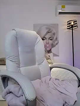 Онлайн чат XXX MIA25___