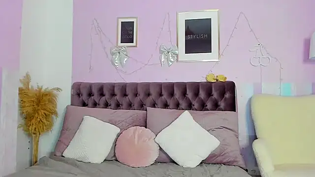 Evalaniss: онлайн-секс-чат