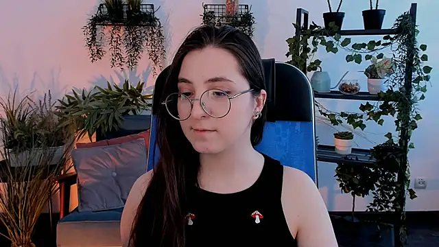 VirtuallVoyant live XXX chat