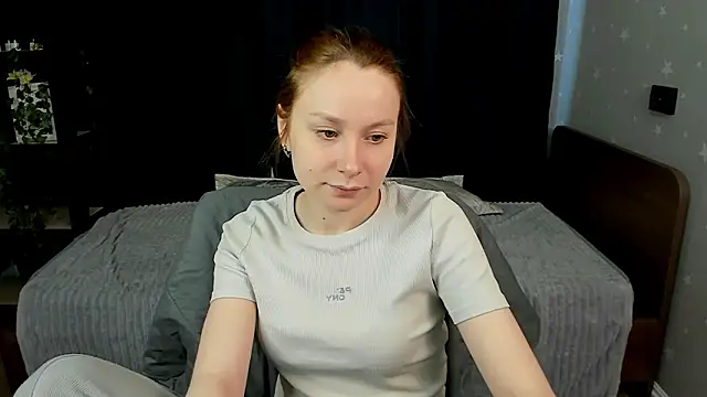 Chatroom XXX en direct de Lola_Raivis_