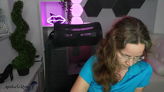 XXX chat uživo modela AnnikaRose