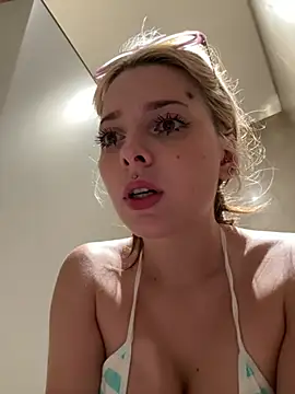 LoraaDoll Live XXX-chat