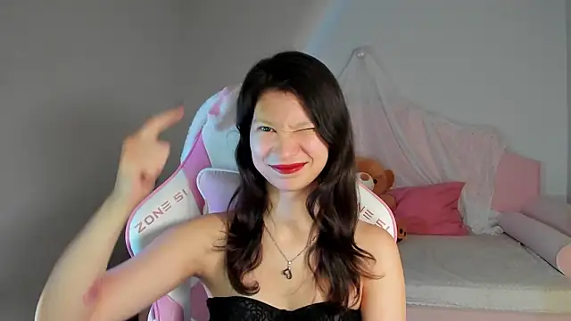 SaraDenarsのライブXXXチャット