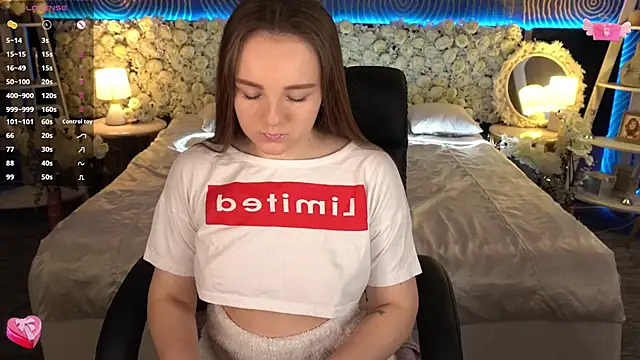 Živý XXX chat FoxyShy