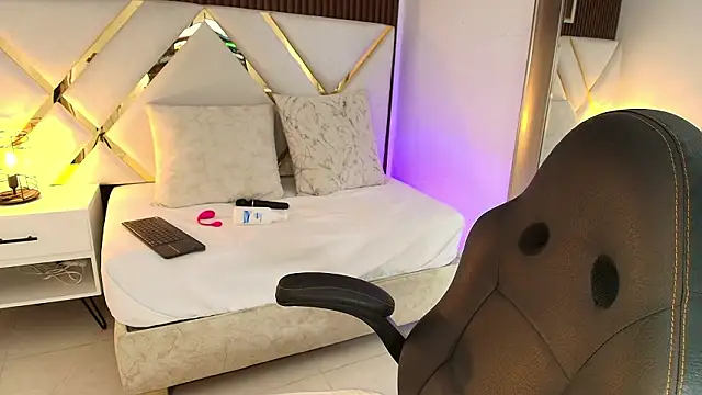 Pokazy przed kamerką – Emelie_Ch1