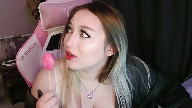 Emiliaaah live XXX chat