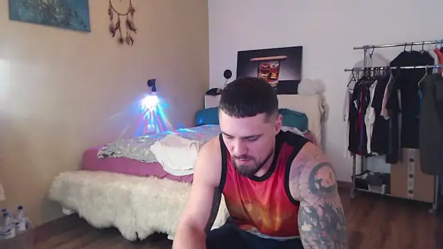 Tiberius_hunk élő XXX-chatje