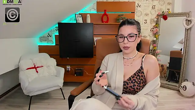 دردشة EmillyTaylor الجنسية المباشرة