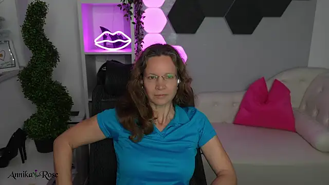 AnnikaRose live XXX chat