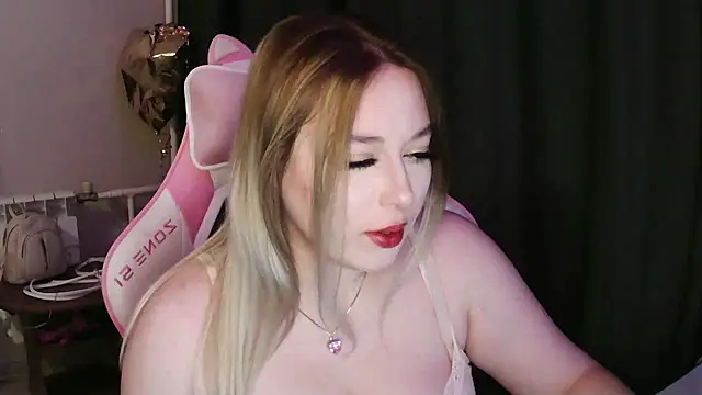 Emiliaaah's Live XXX Chat