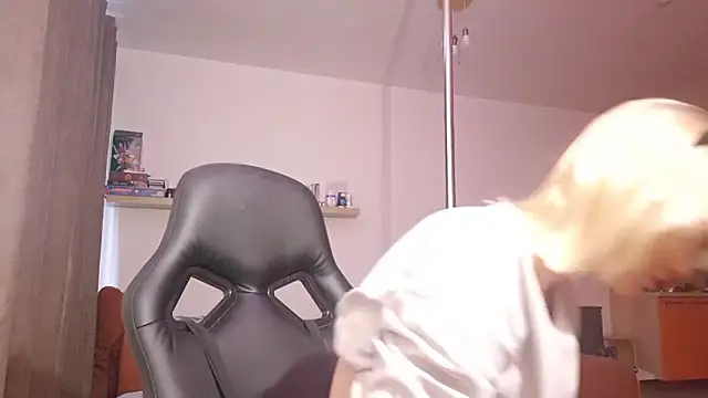 AuraNevera Adlı Modelin Canlı XXX Sohbeti