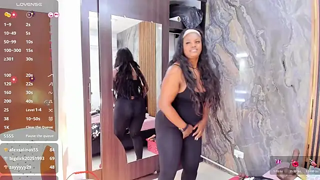 LauraSaenz01のライブXXXチャット