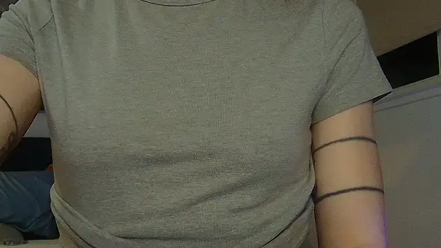 Pokazy przed kamerką – lavender_spits