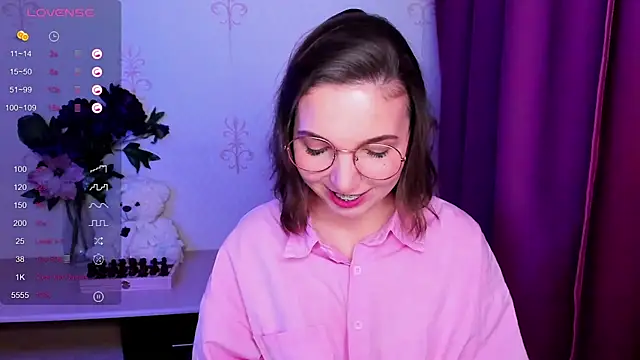 Živý XXX chat KindHazelHere_