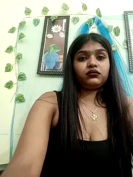 MoonlikeLexis: διαδικτυακό σόου στην κάμερα