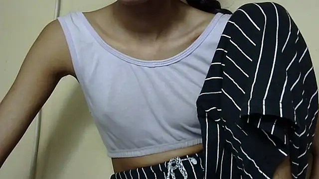 Chat +18 de Anu_tiny ao vivo