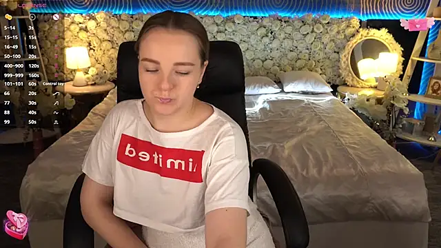 Chatroom XXX en direct de FoxyShy