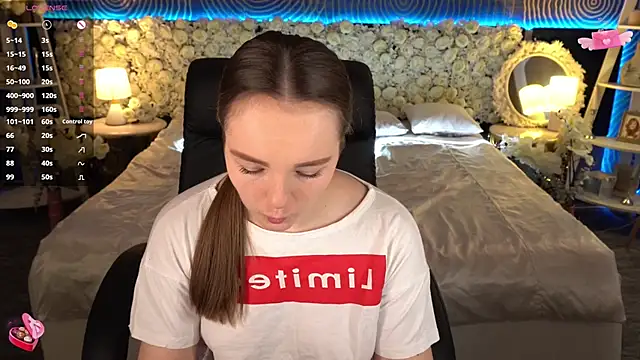 Živý XXX chat FoxyShy