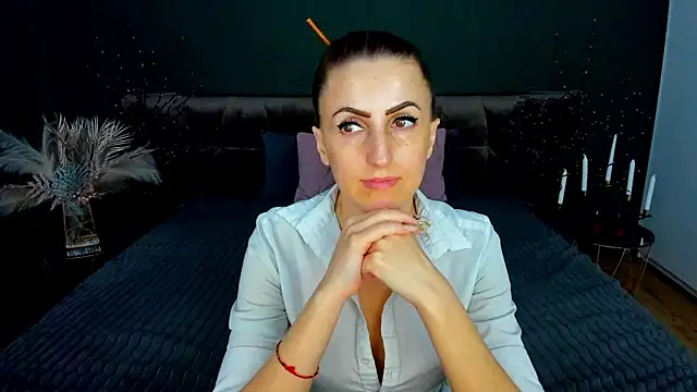 Rebecca_Diamond Pertunjukan Webcam