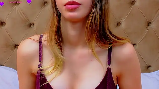 CoraVex Adlı Modelin Canlı XXX Sohbeti