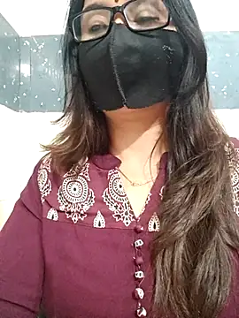 Aishwaryaa_69 Adlı Modelin Canlı XXX Sohbeti