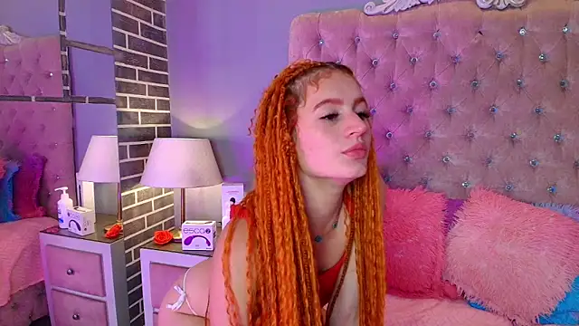 AdelaineBest élő XXX-chatje