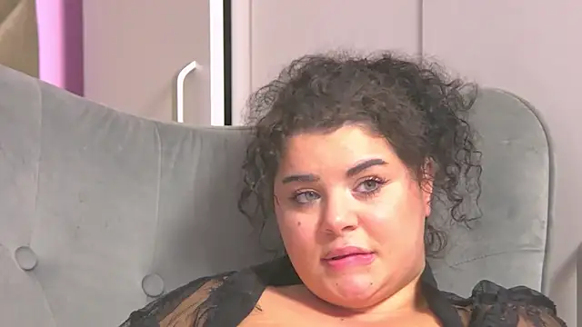 BustyMadison élő XXX-chatje