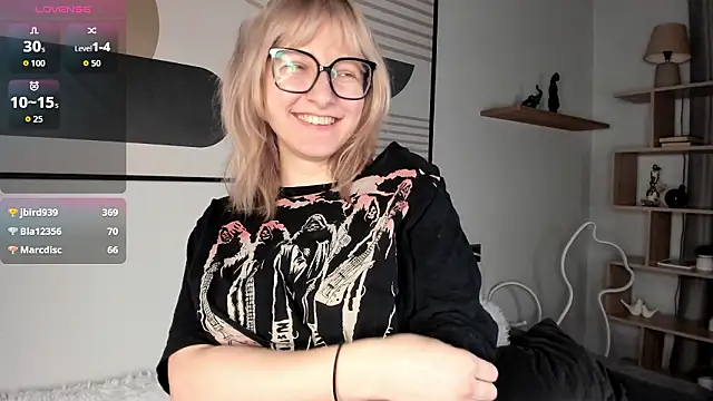 DorineSwary: διαδικτυακό σόου στην κάμερα