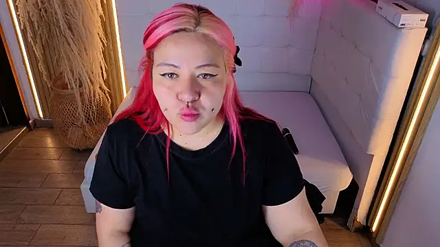 Bruja__Scarlata Adlı Modelin Canlı XXX Sohbeti