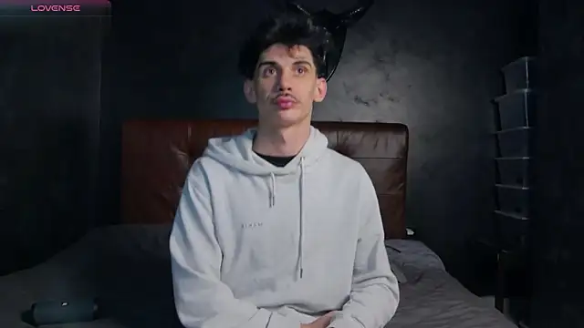 DanielCrush1 Show in webcam