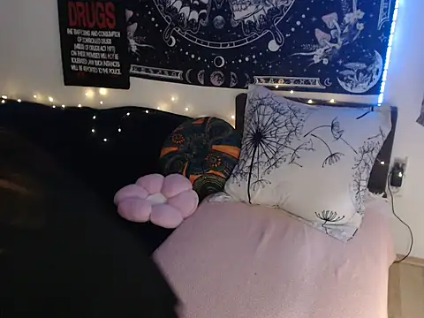 AlienforTwenty élő XXX-chatje