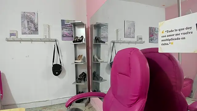 Chatroom XXX en direct de CAMILA--REY